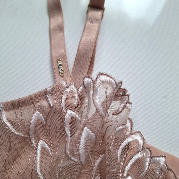 Triumph Elusive Essence Bra 32D NWT - Picture 6 of 10